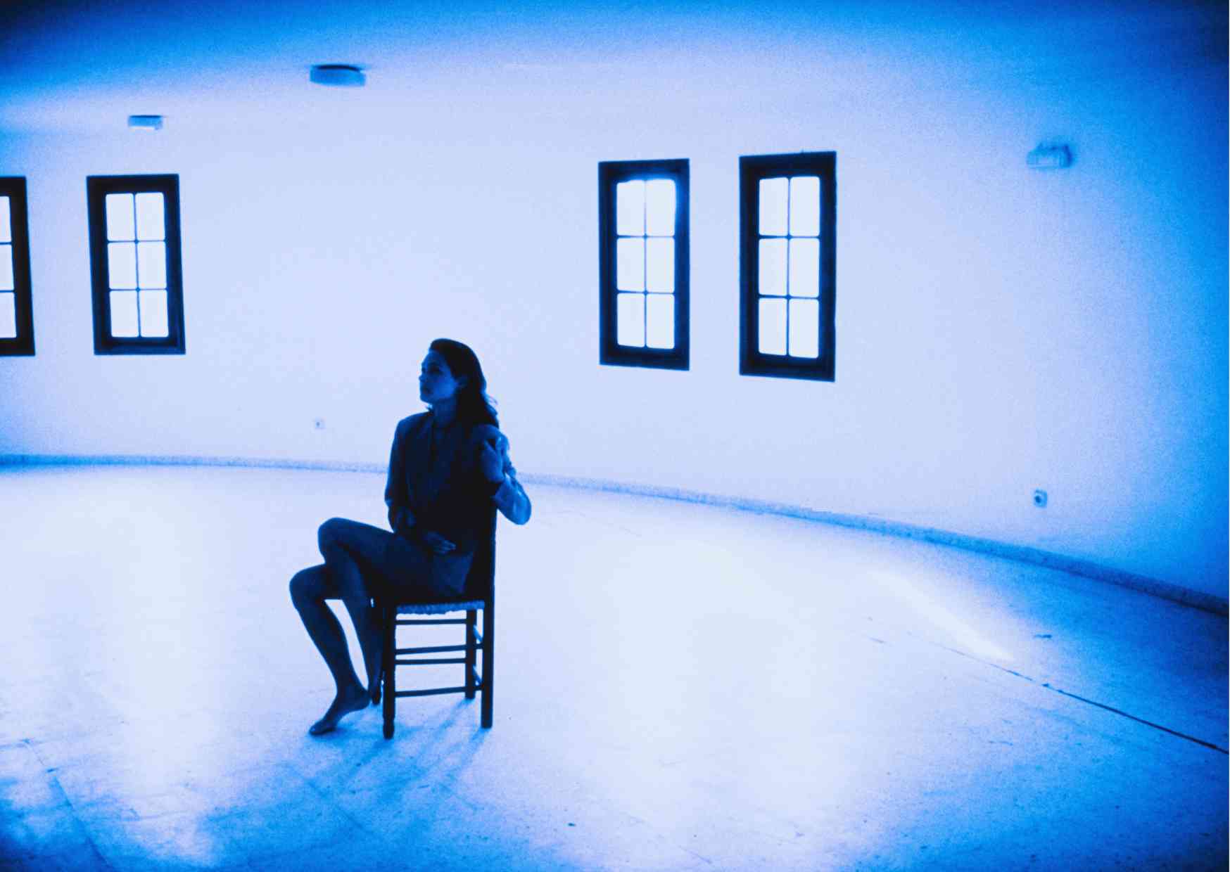 La Solitudine Digitale: Più Connessi che Mai, ma Davvero più Vicini?